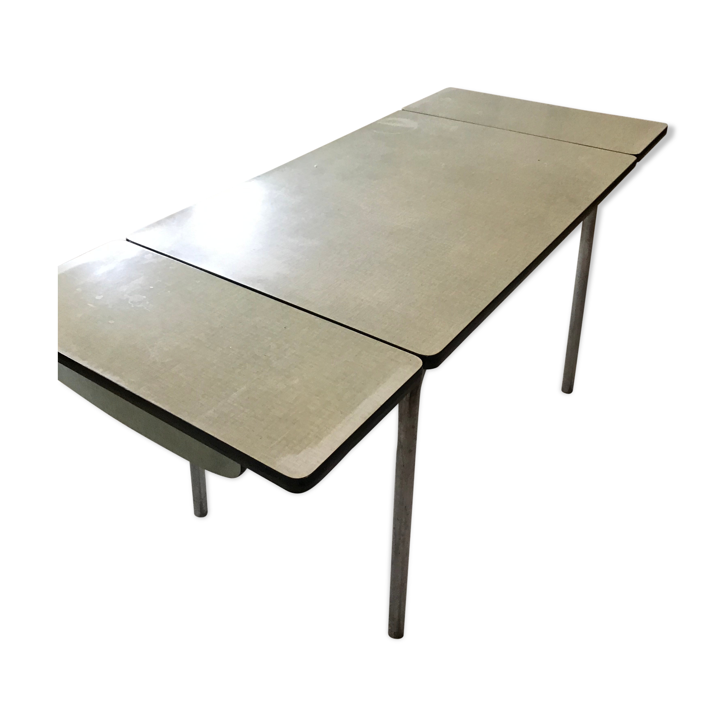 Table in green formica expandable