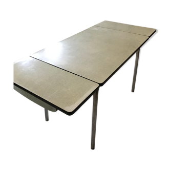 Table in green formica expandable