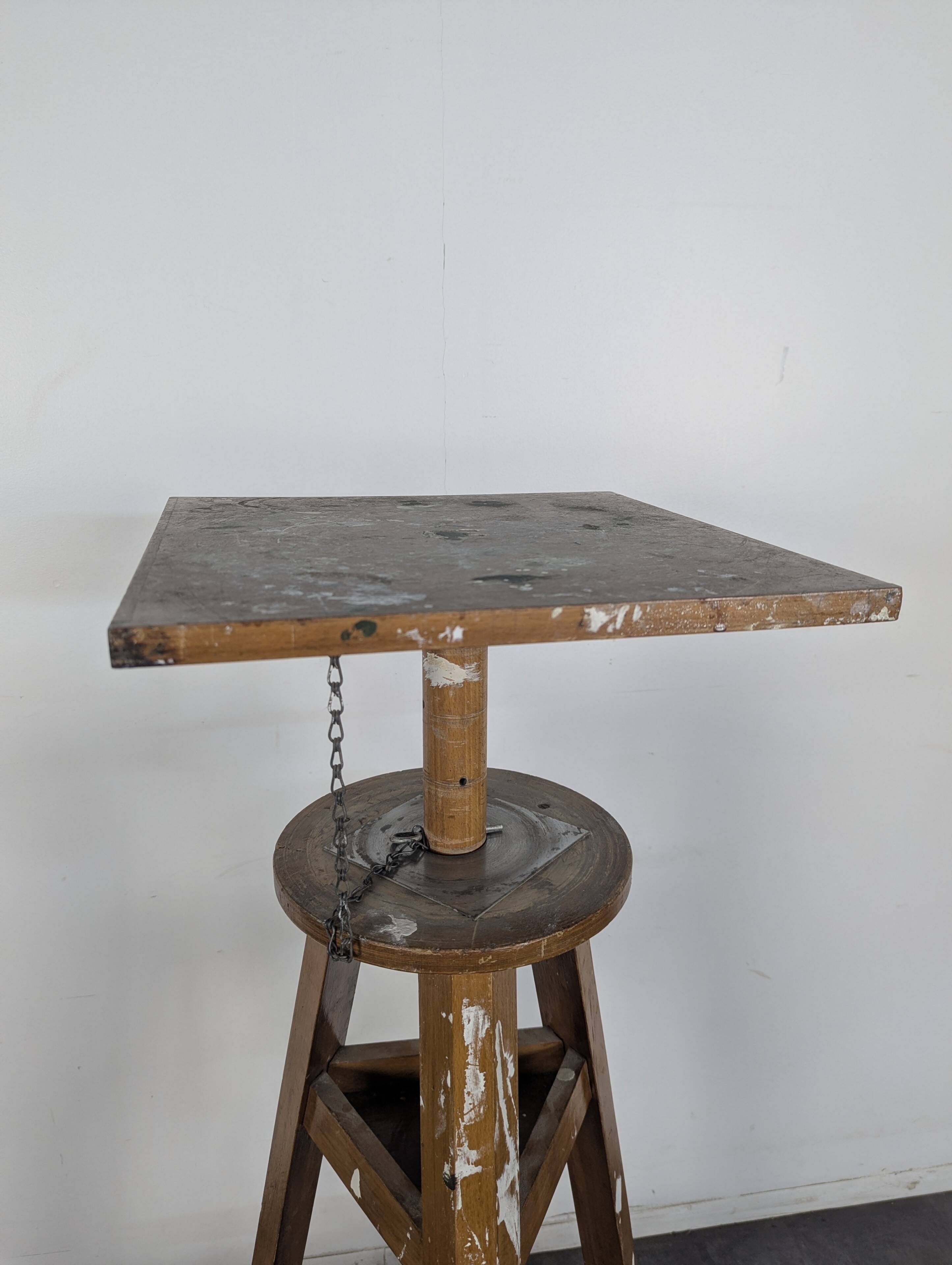 Sculptor's stool in oak, mid-20th century.