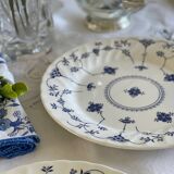 8 English dinner plates
