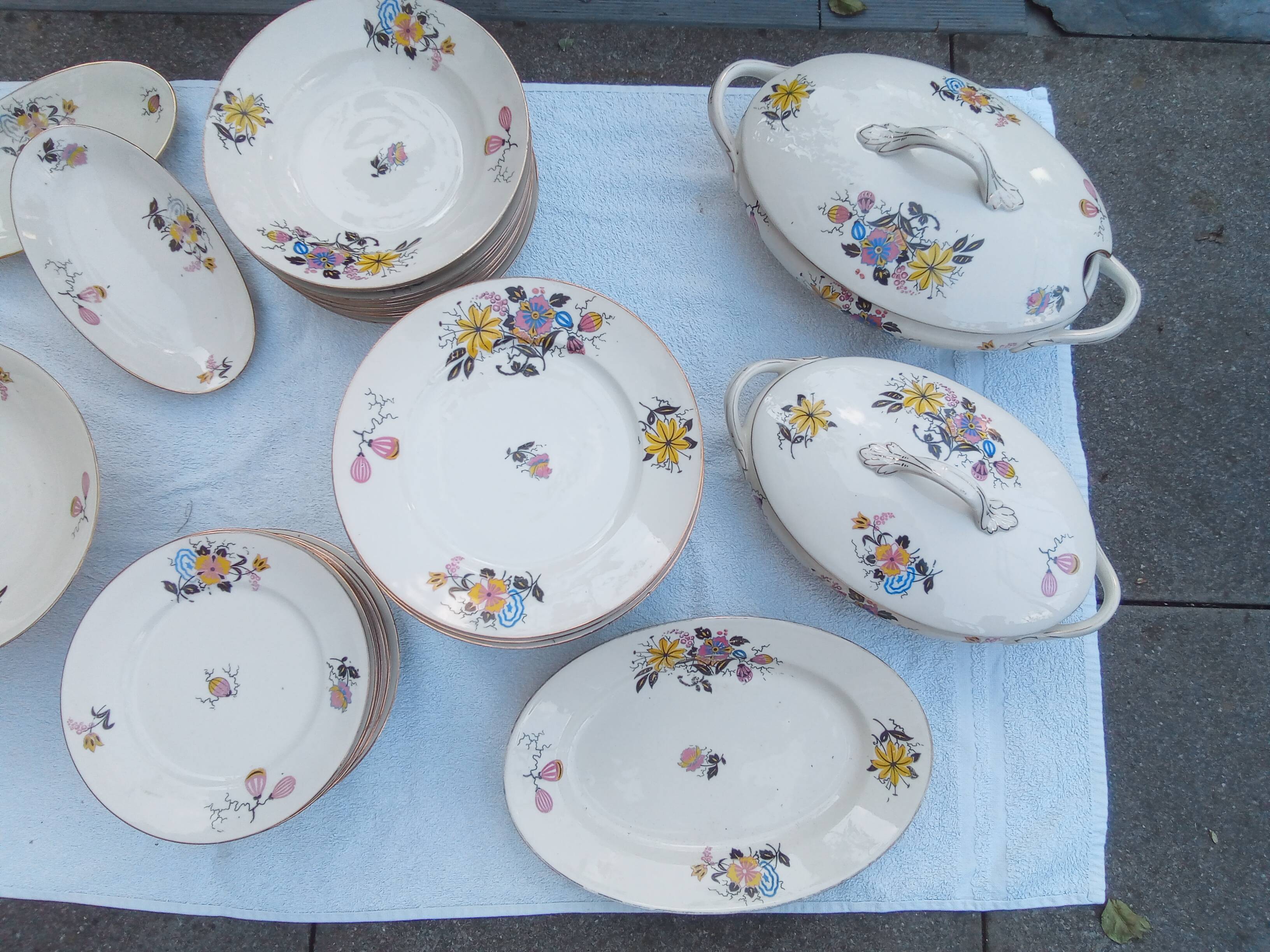 Service 44 pièces porcelaine de Limoges vintage 1970
