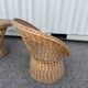 salon avec 3 fauteuils en osier