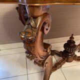 Pedestal table