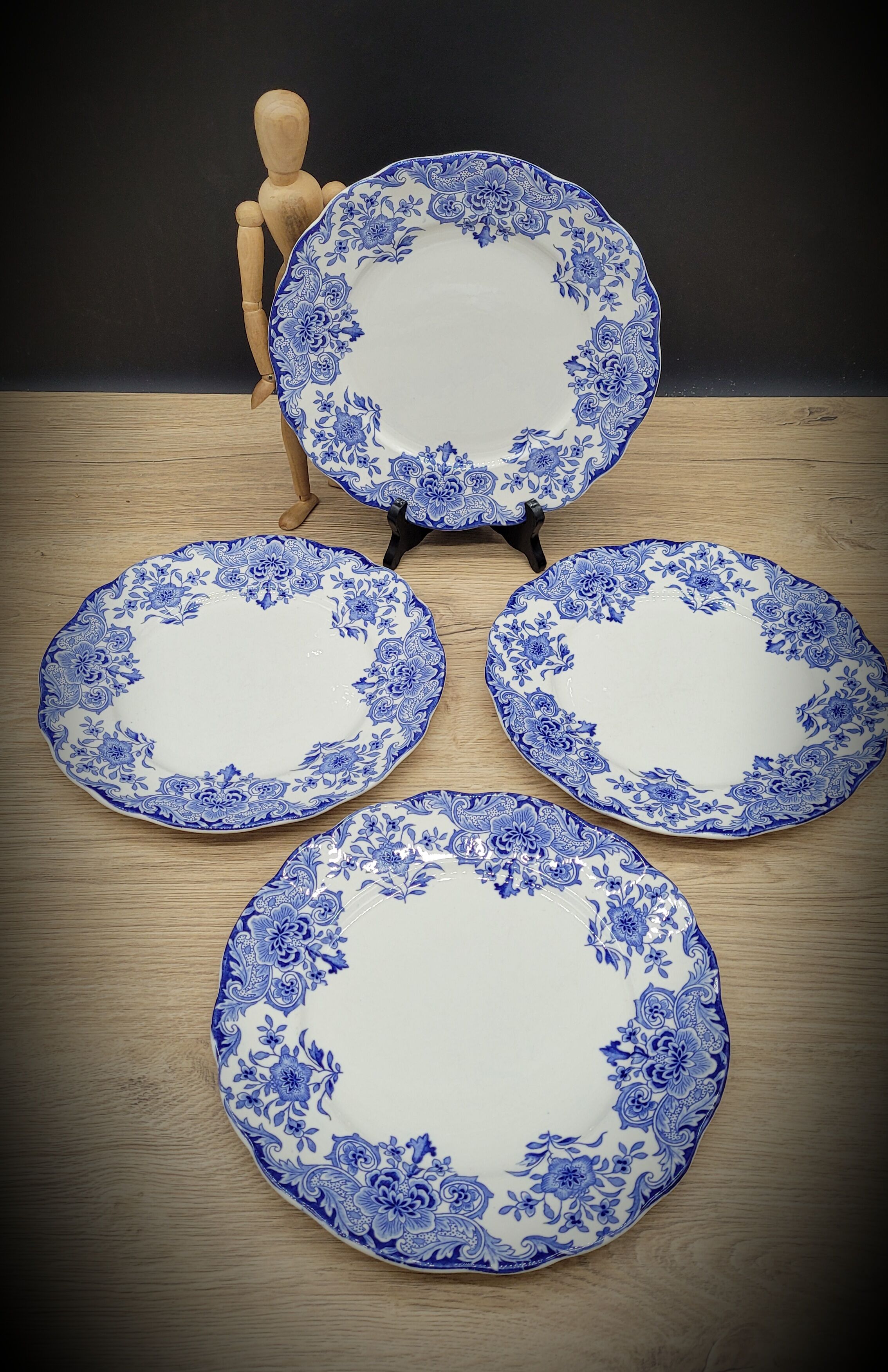 Set 4 flat plates Dordrecht
