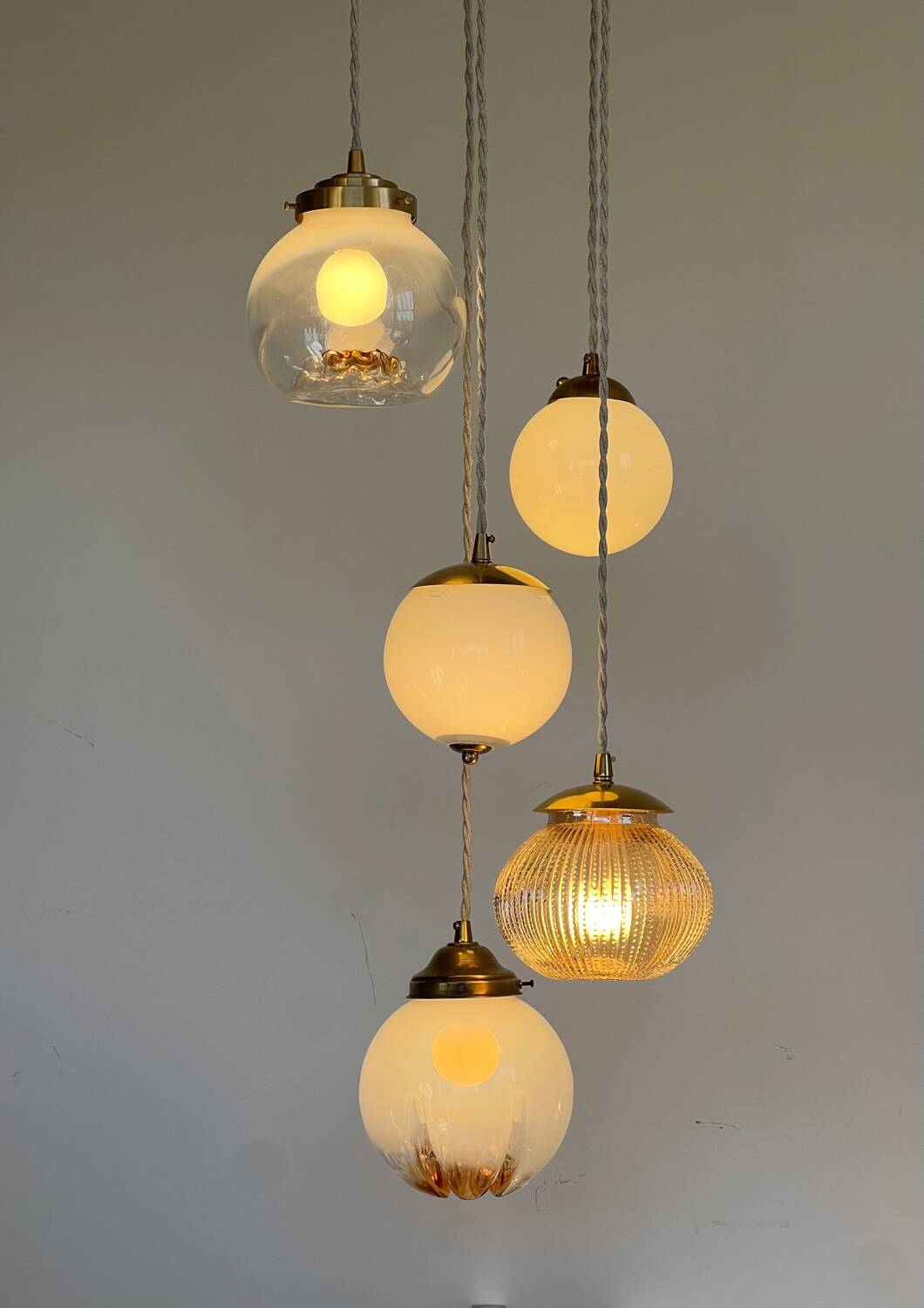 Grande suspension cascade verres de Murano ambrés et opalines