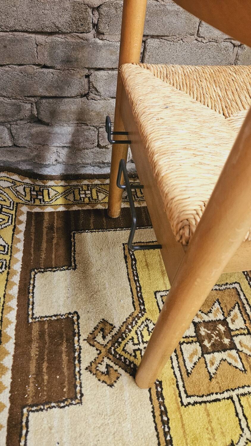 4 straw chairs in the vintage Charlotte Perriand 1970 style