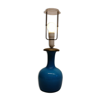 Lampe en verre bleu avec plateau en laiton