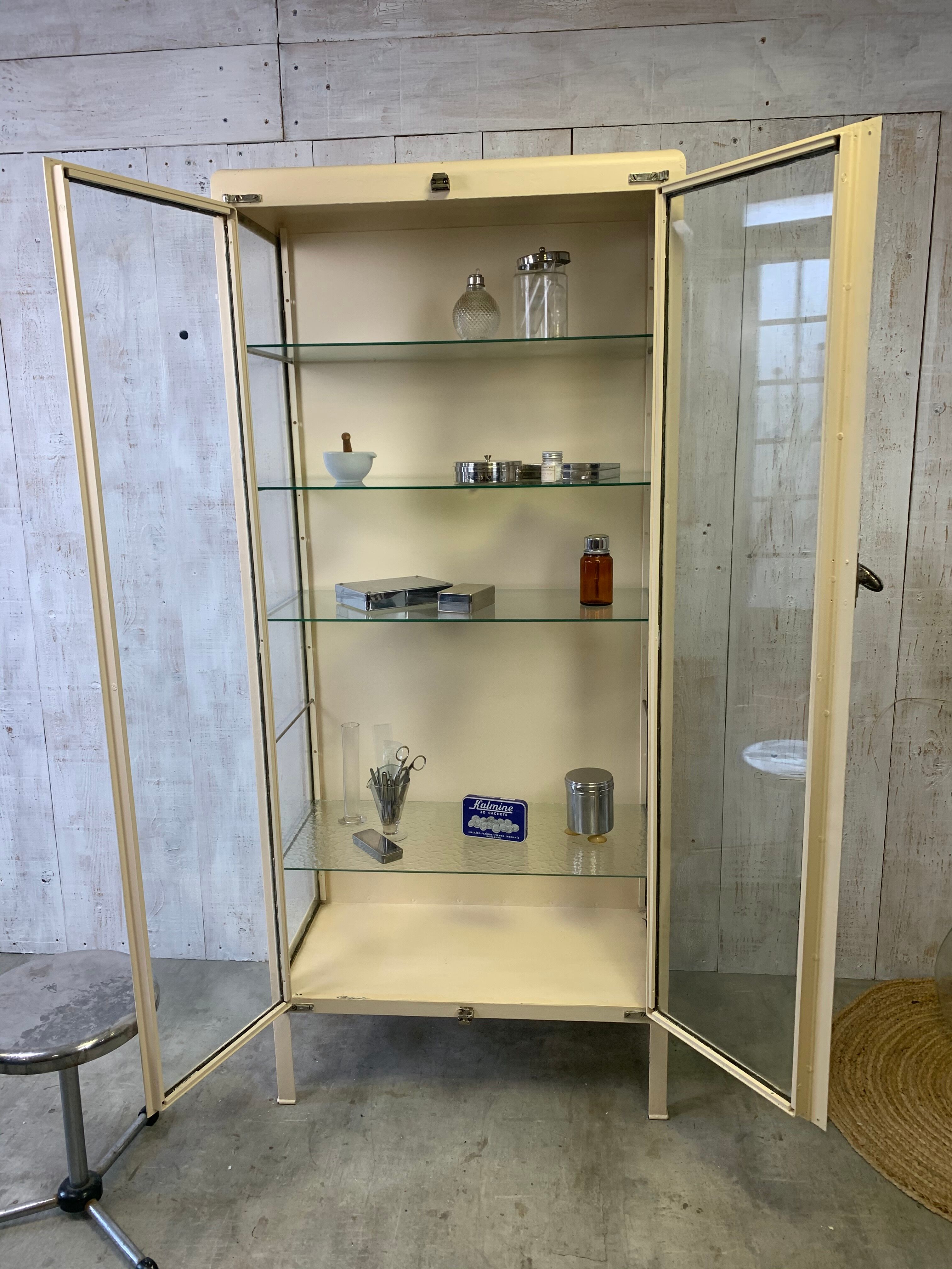 Infirmary cabinet