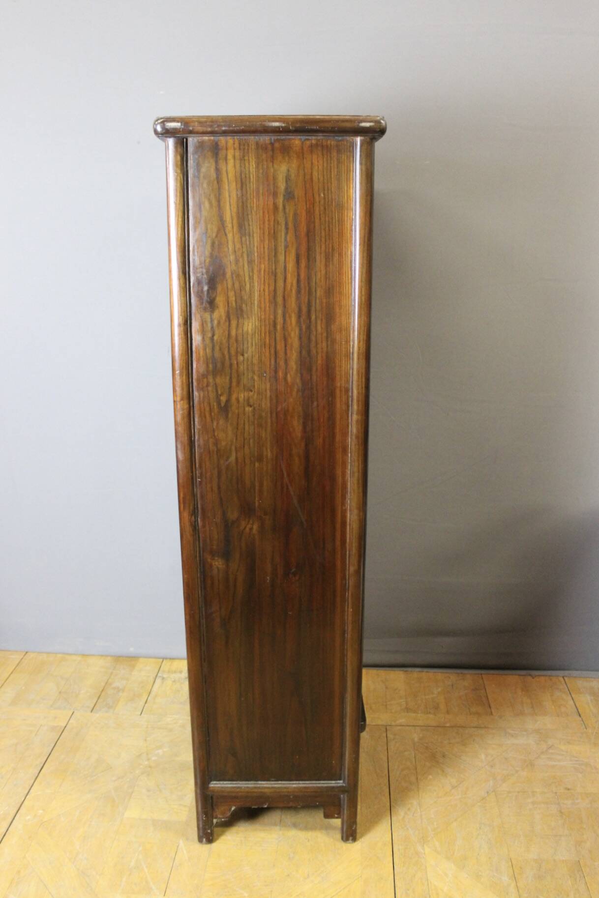 Chinese Cabinet in Red and Gold Lacquer