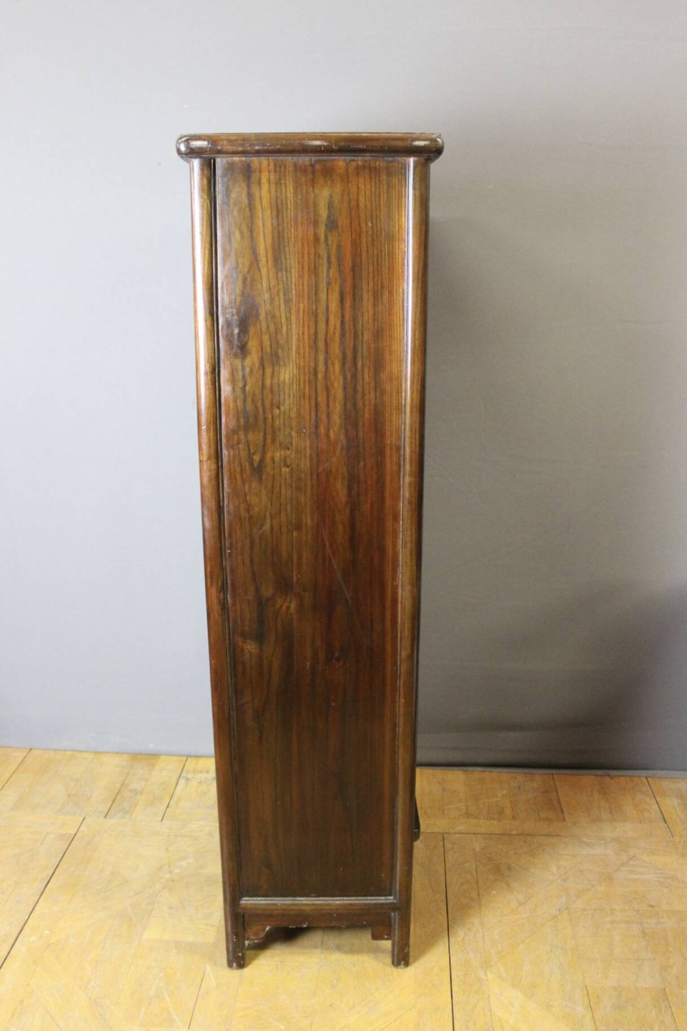 Chinese Cabinet in Red and Gold Lacquer