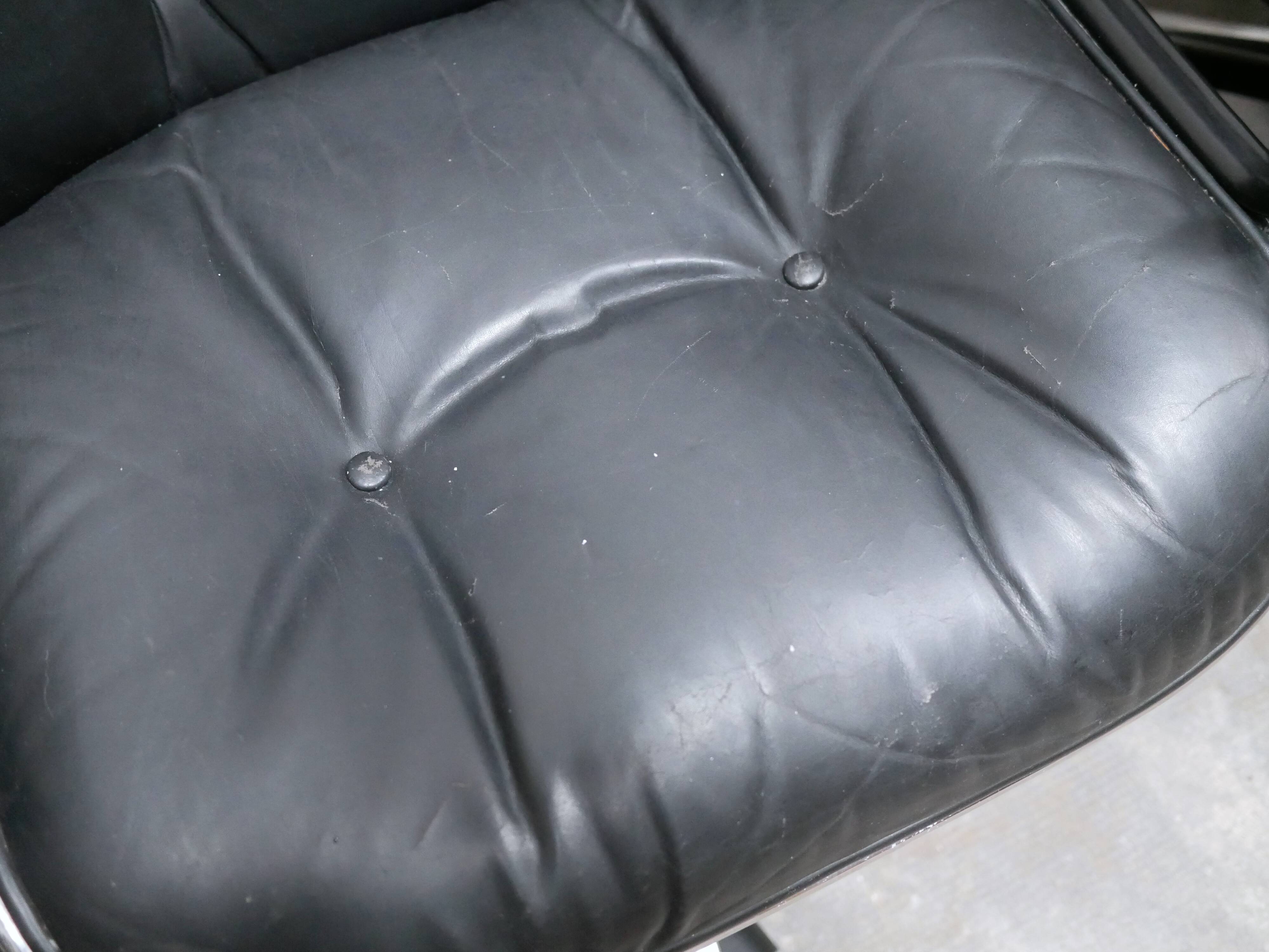 Black leather armchair by Charles Pollock for Knoll International