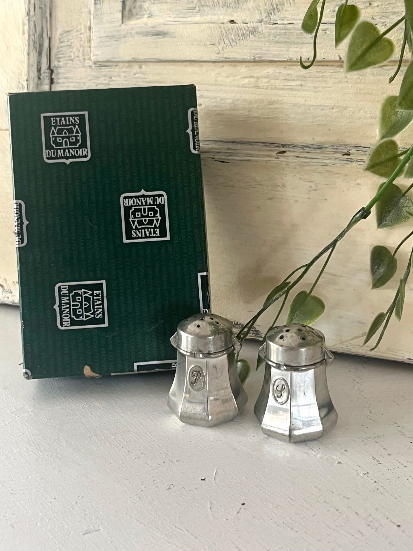 French pewter salt and pepper shakers set Etains du Manoir with origin