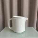 Thomas Rosenthal TC 100 porcelain teapot, designed by Hans Roericht