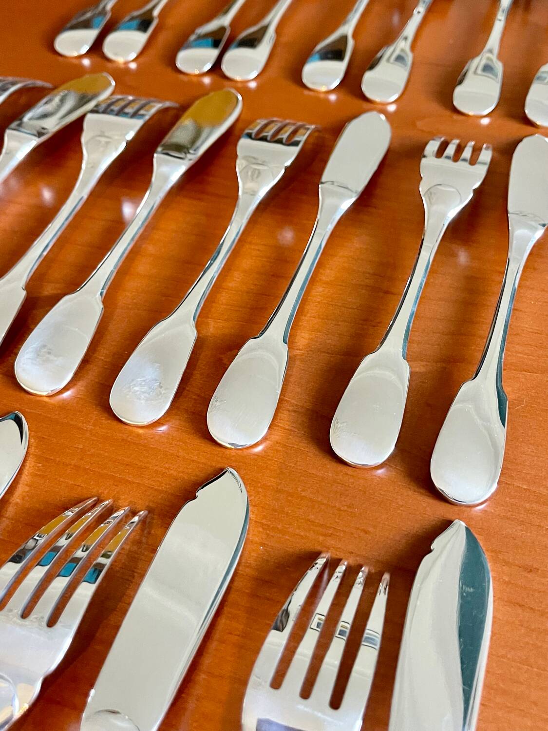 Christofle Cluny model fish cutlery, 12 forks, 12 knives, very good condition