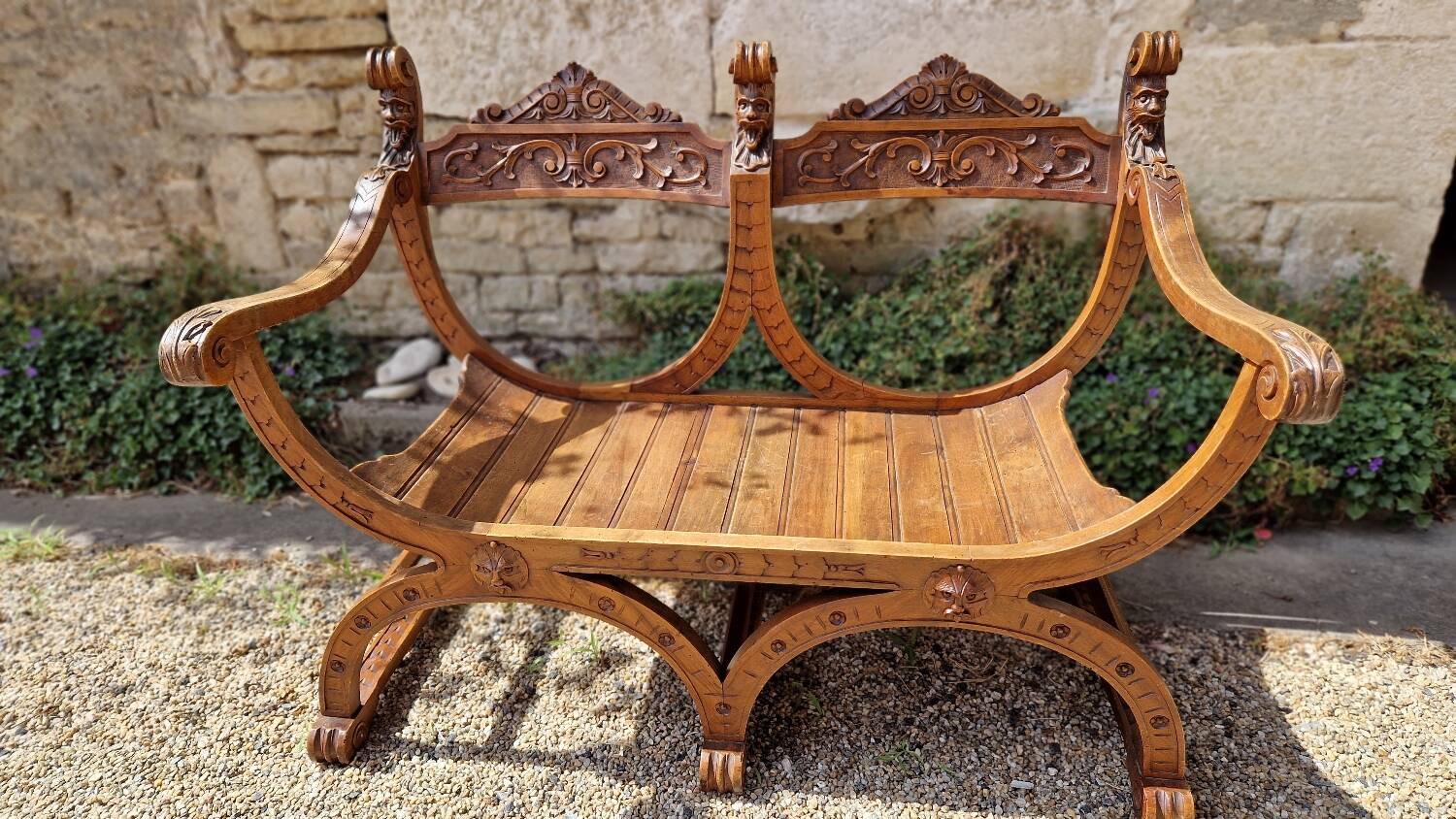 Curule double armchair in oak