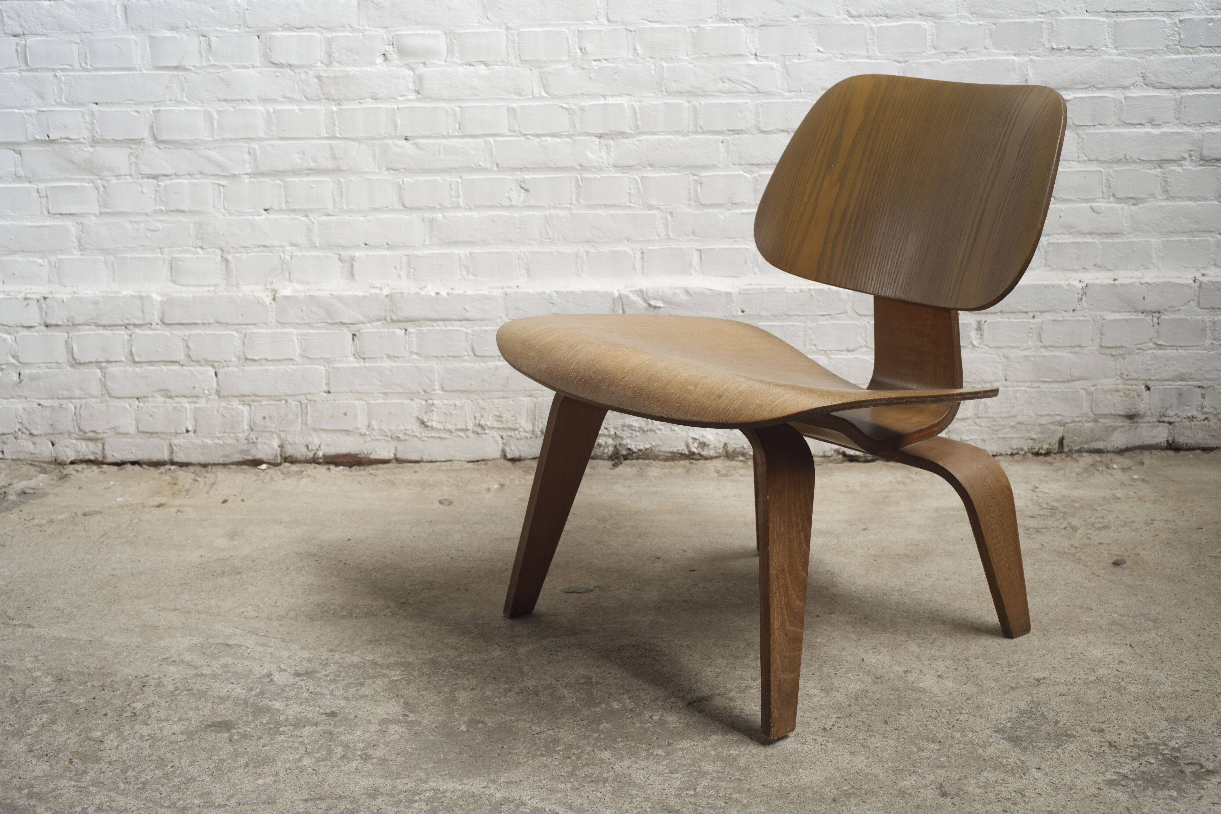 LCW lounge chair in Ash, Charles & Ray Eames, Early Herman Miller
