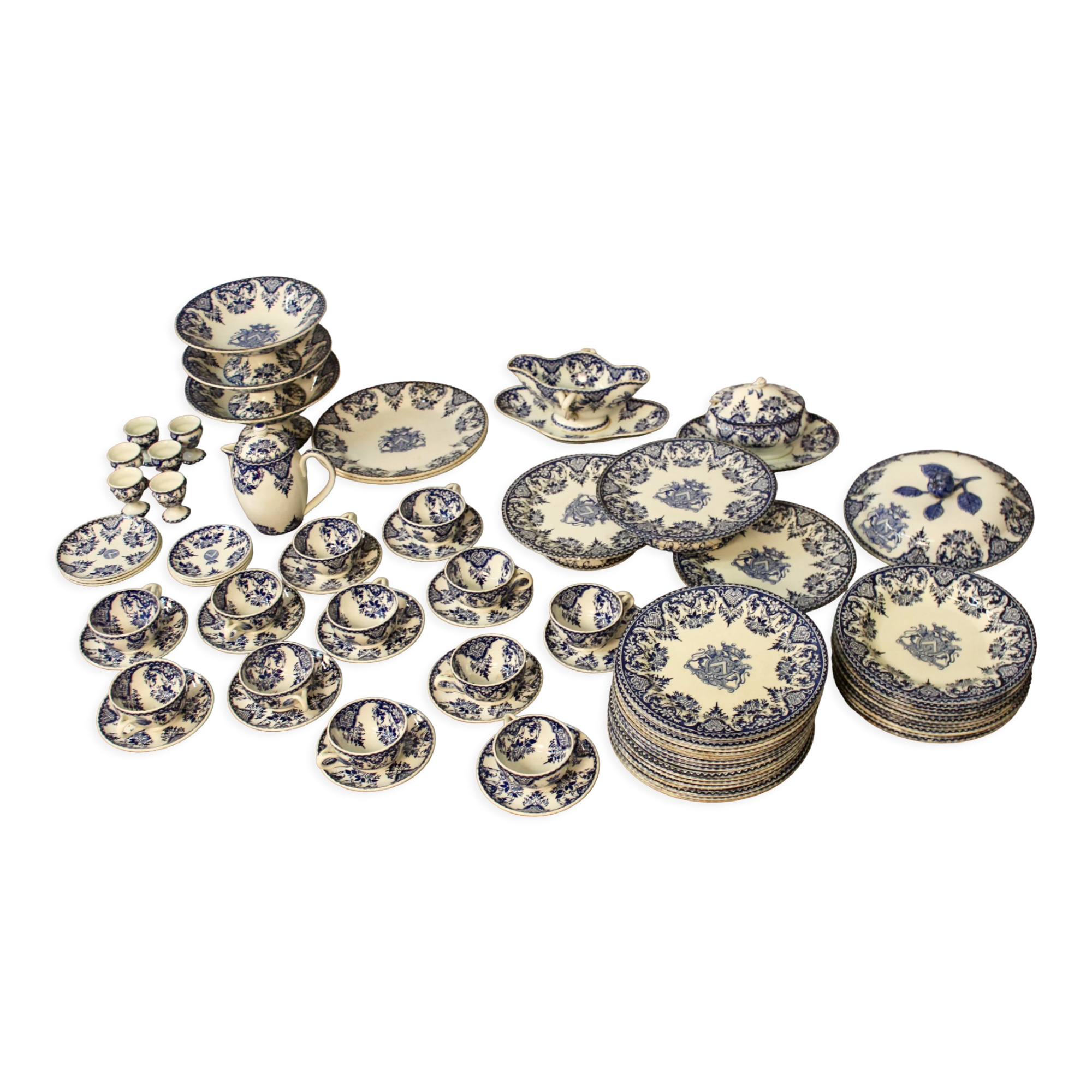 Service in faience of Gien Coat of arms crown and lions XIXth