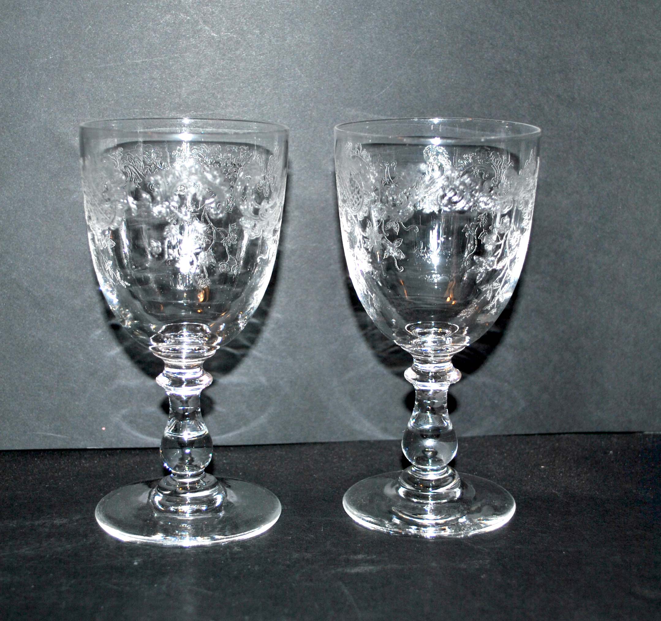 Set of 2 antique glasses in Saint-Louis crystal Model TALMA 1930 Rock crystal engraving 899