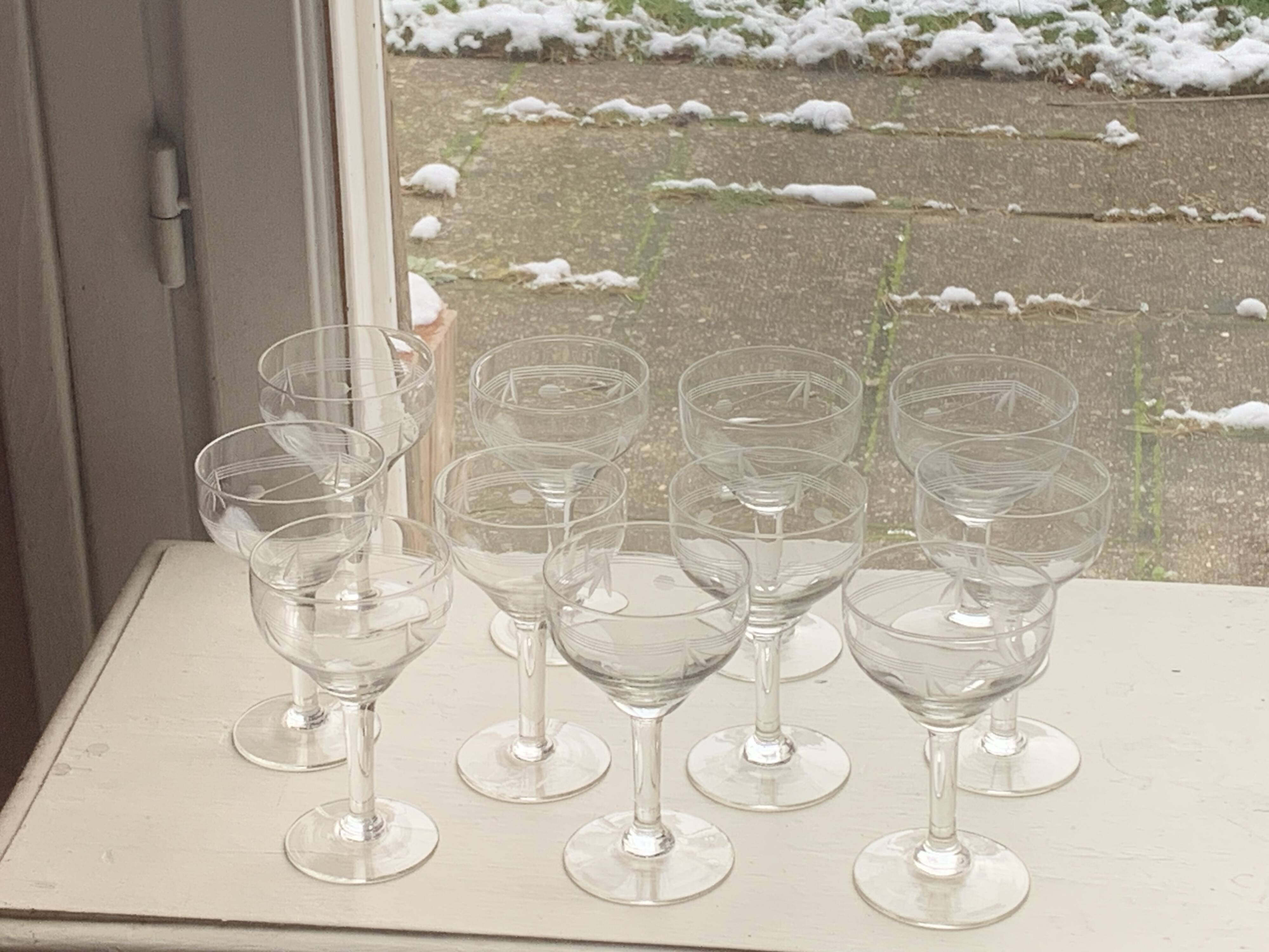 10 wine glasses, carved transparent glass, art deco cups, old and trendy