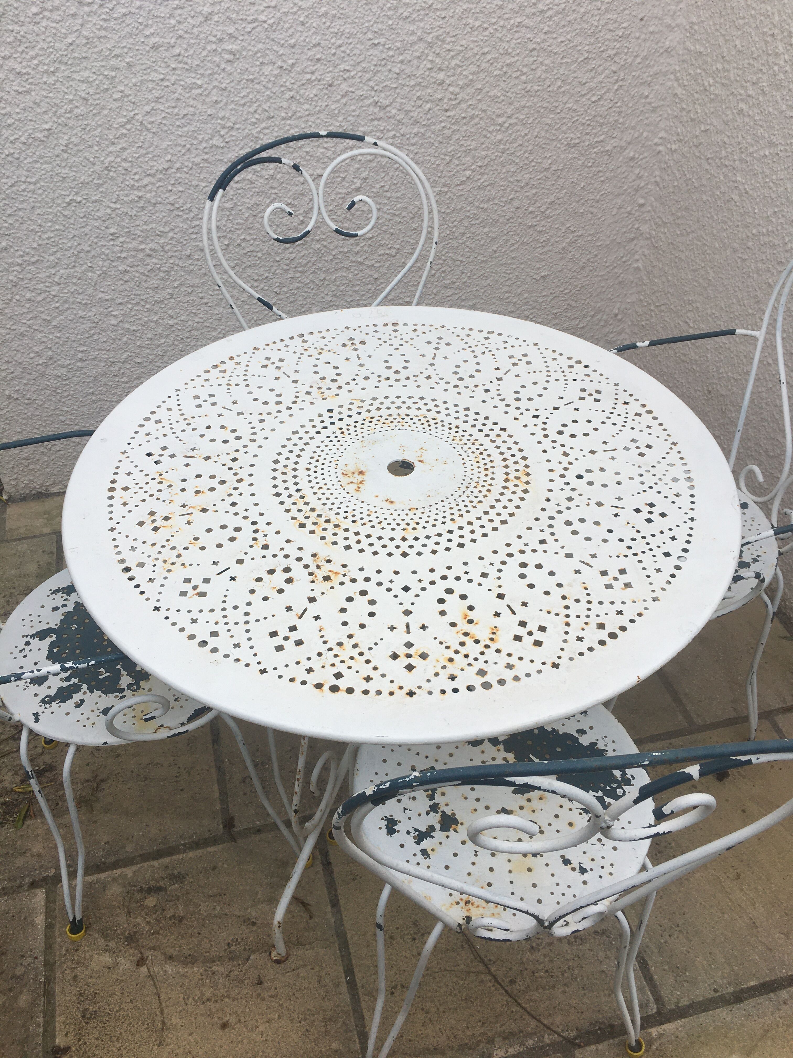 Wrought iron garden lounge