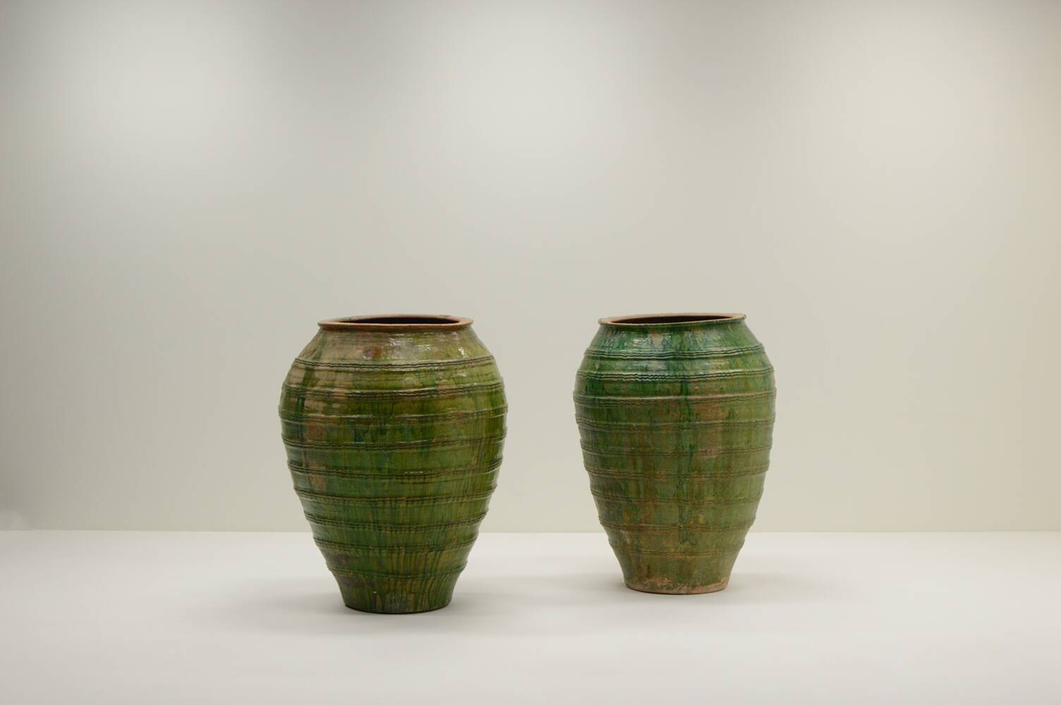 Set of 2 large early 16th century Tuscany vases, Italy.