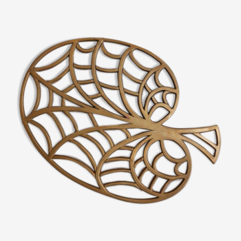 Brass leaf trivet