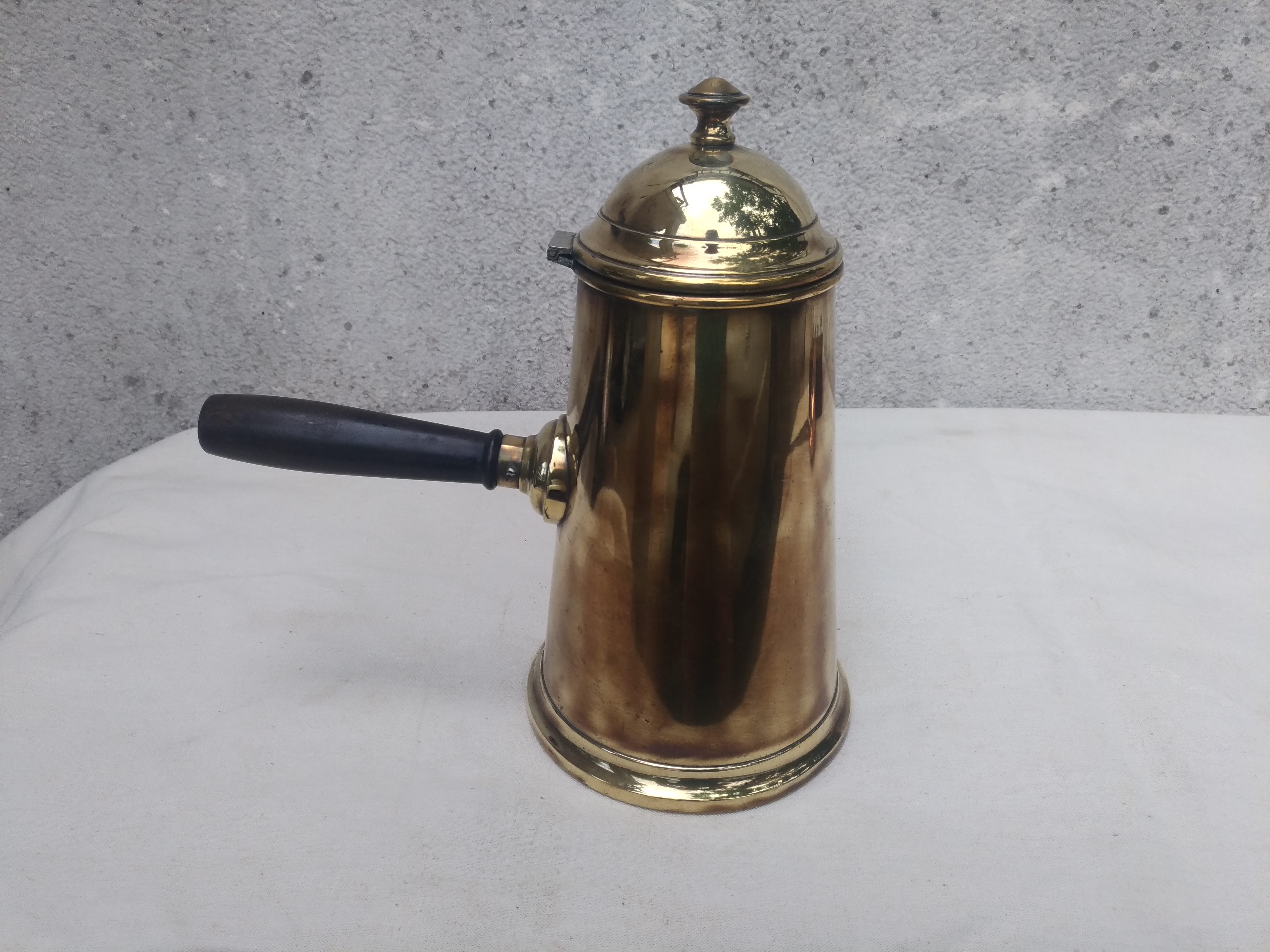 caramelized copper chocolate maker