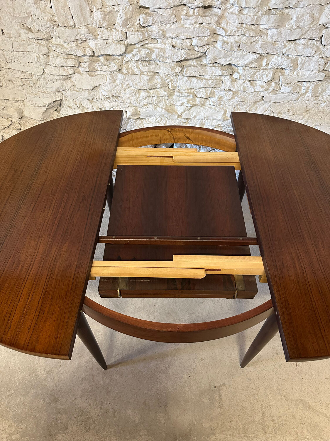 Vintage rosewood extendable dining table