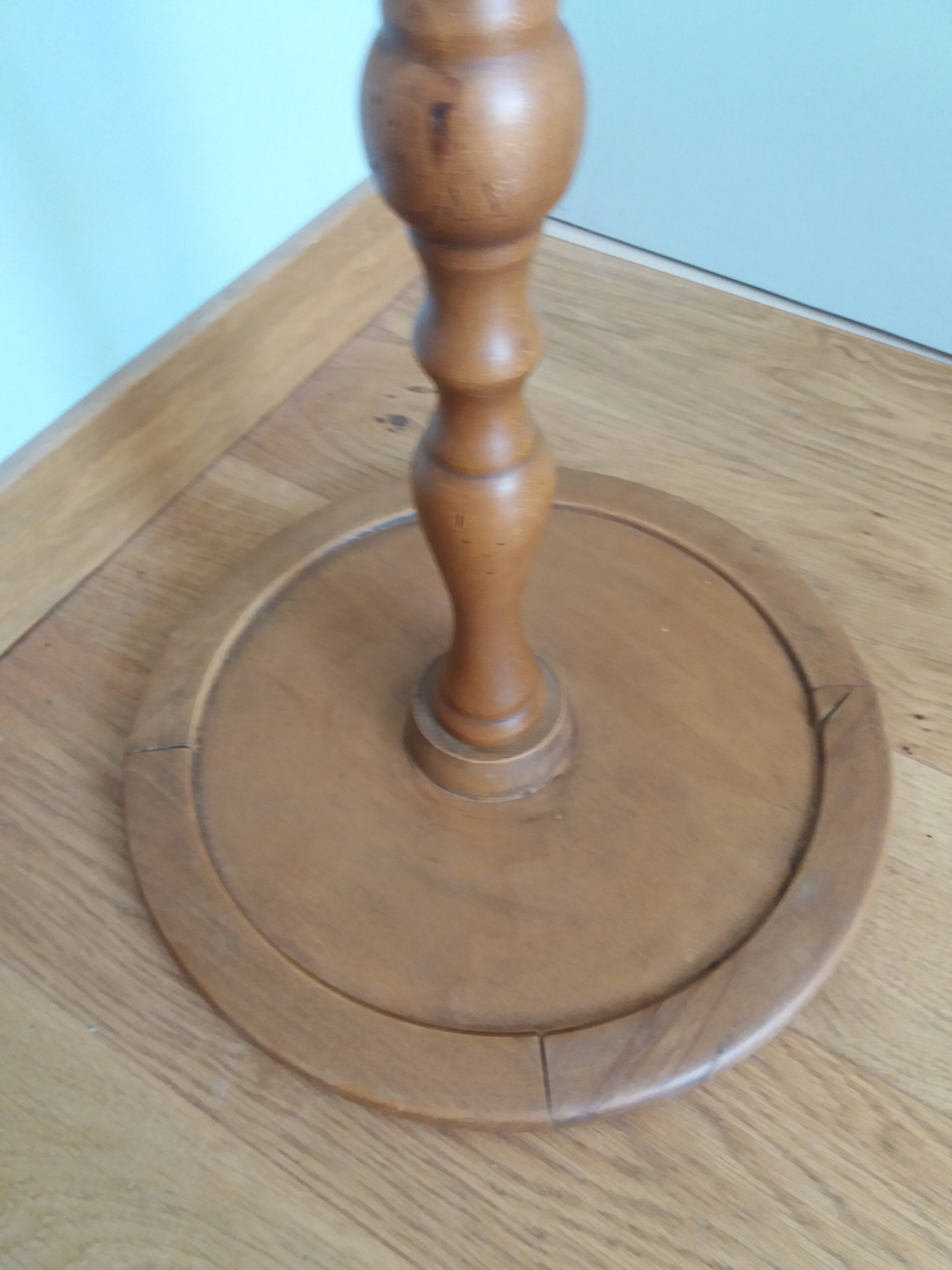 Tripod pedestal table