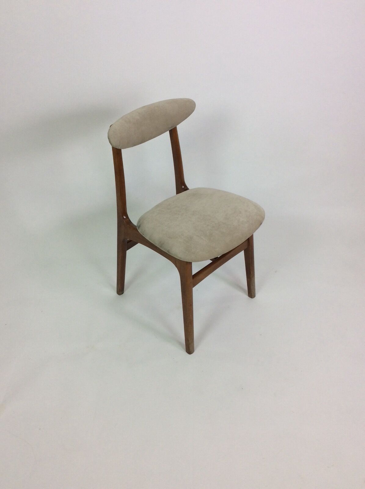 4 chairs "" 200-190 of Rajmund Teofil Hałas.