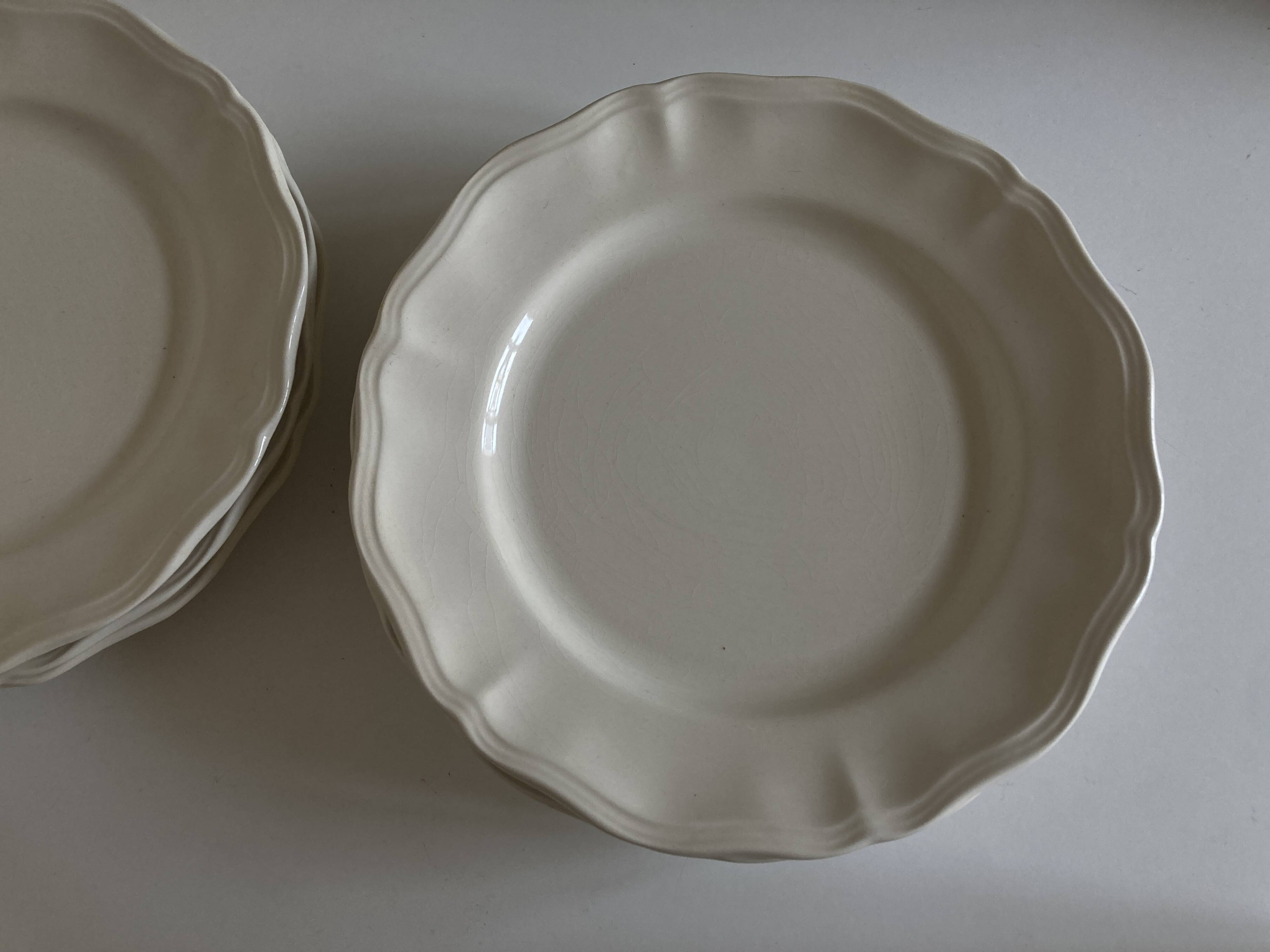 Set of 7 Sarreguemines Ivory plates with gadroons 1960