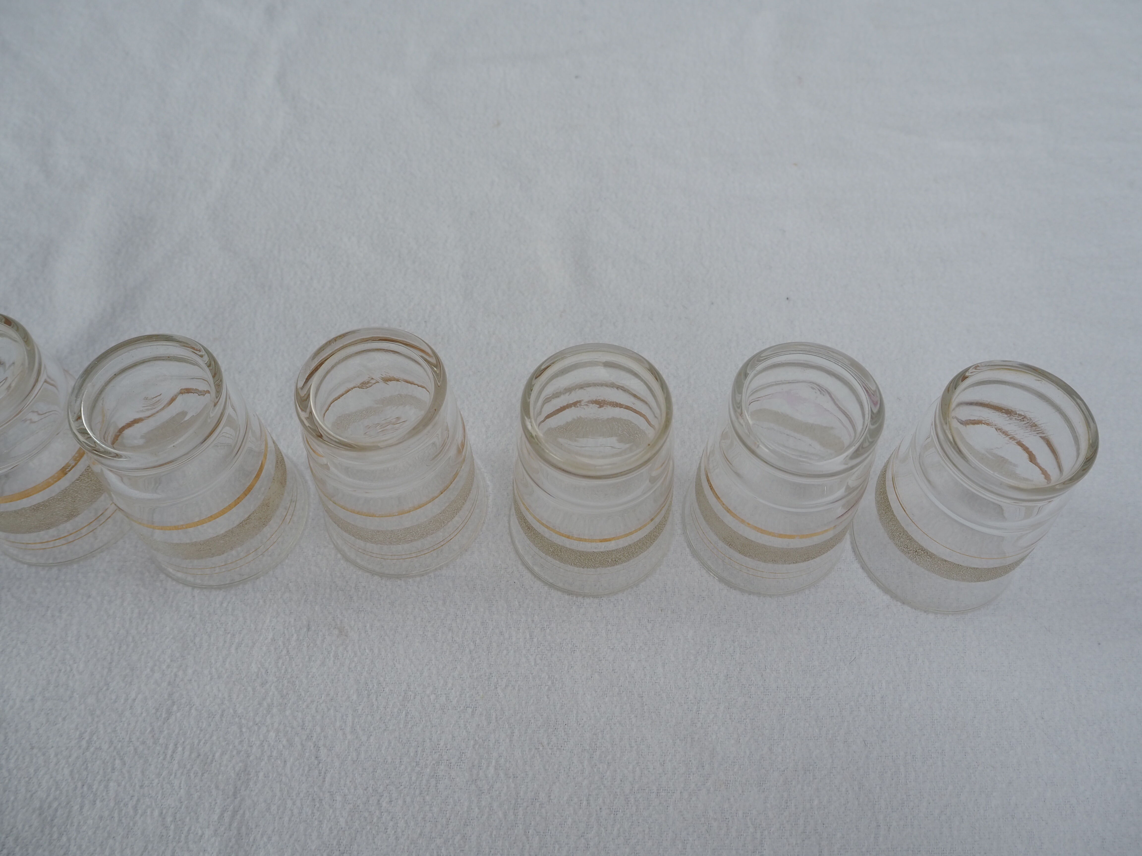9 wine glasses, gold edging and granite – 1960s-1970s
