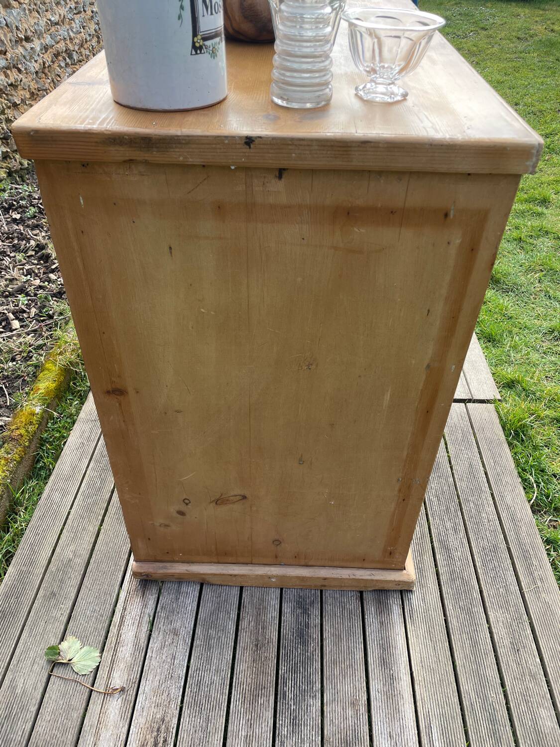 Commode ancienne en bois clair
