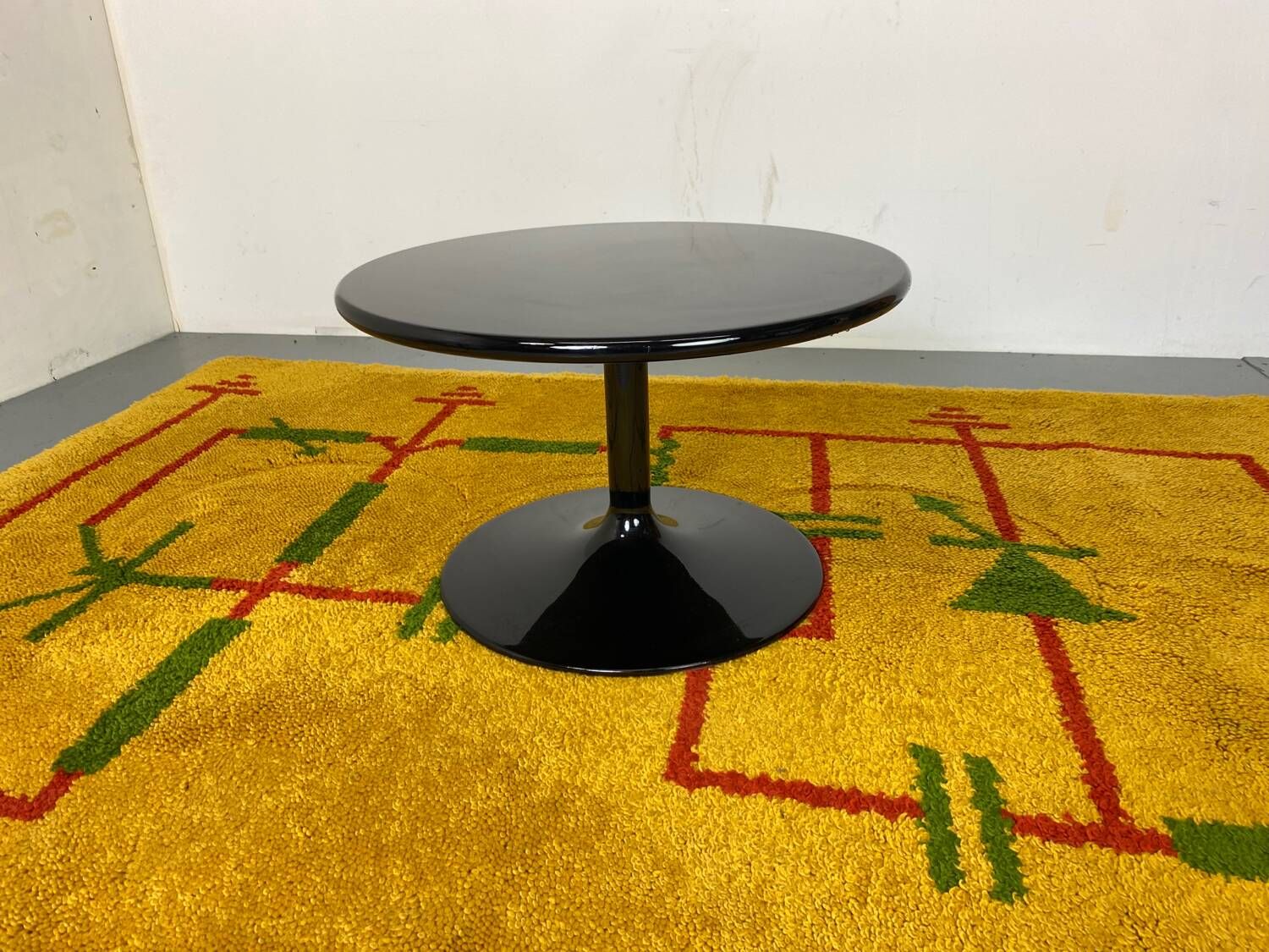 Table Basse d'Appoint Ronde Noire par Pierre Paulin pour Artifort, 1970s