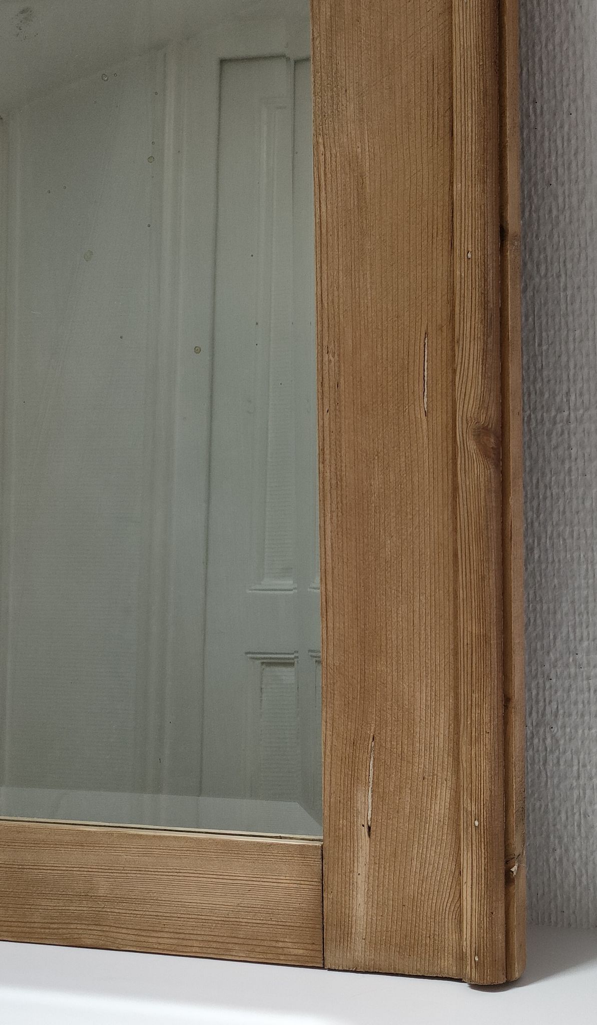 Miroir bois patiné glace biseautée vintage 76 cm x 96 cm