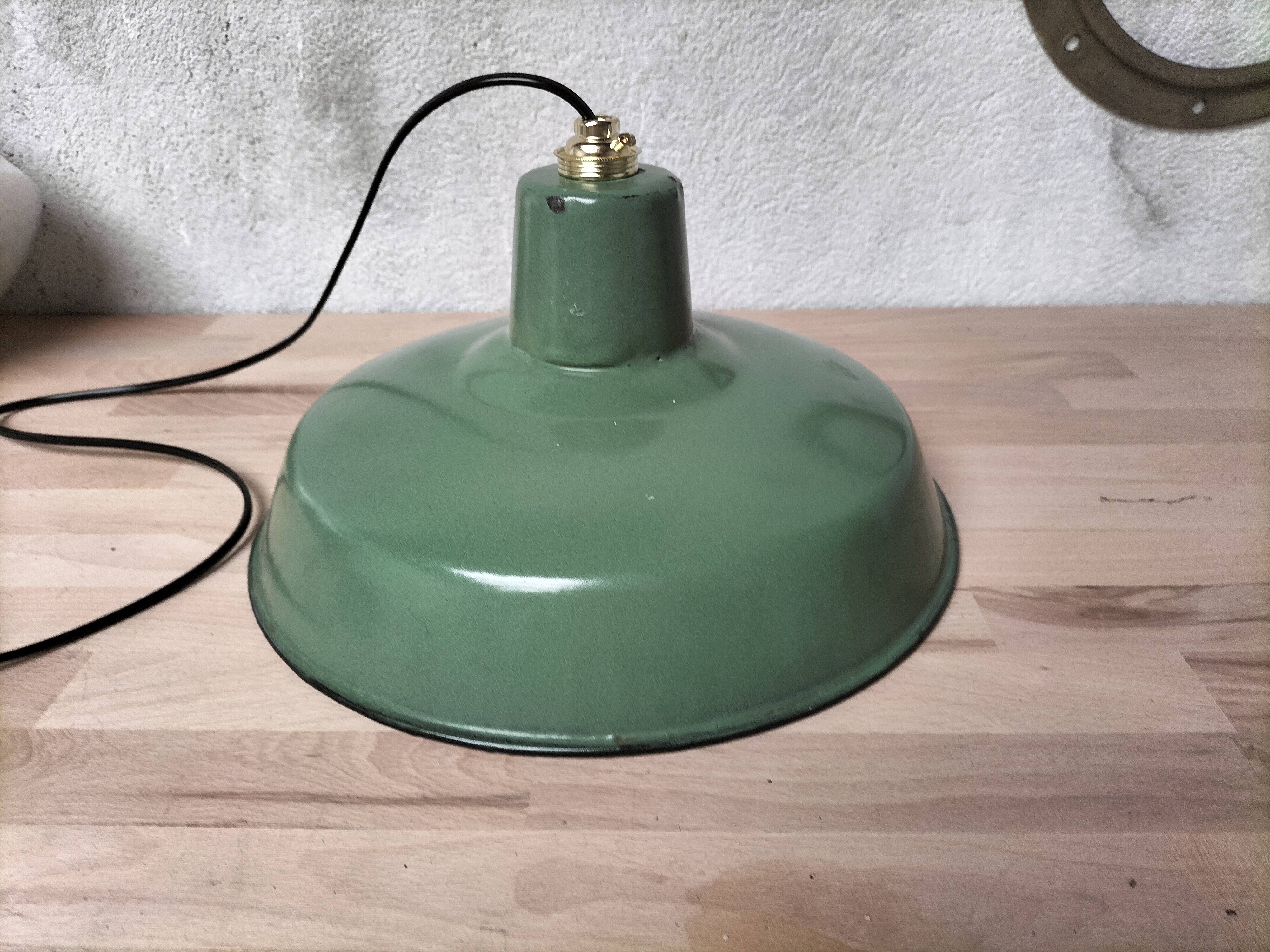 Enamelled sheet metal suspension