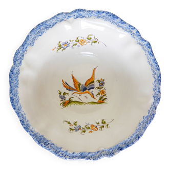 Empty pocket dish from the French pottery, Moustier model 2008149.