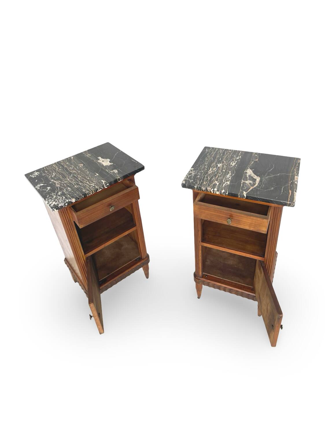 Tables de chevet italiennes en placage d'acajou avec de splendides