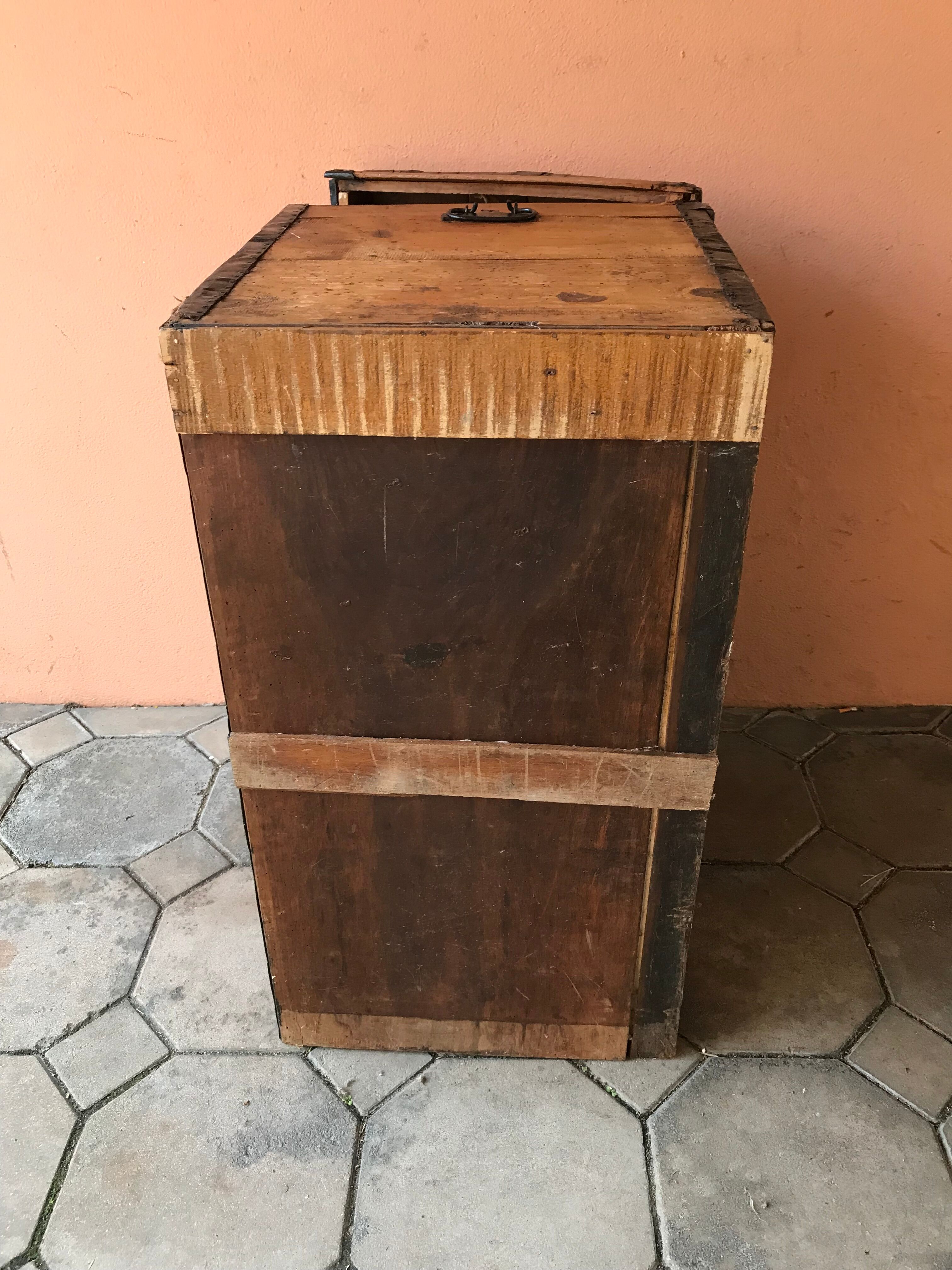 OLD TRUNK EARLY TWENTIETH IN PITCHPIN DOMED SHAPE LARGE MODEL