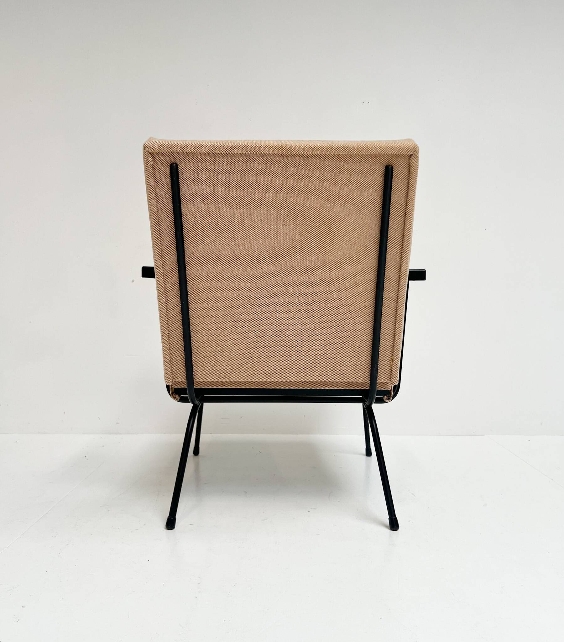 Cream Gispen 1407 armchair by Wim Rietveld, 1950s
