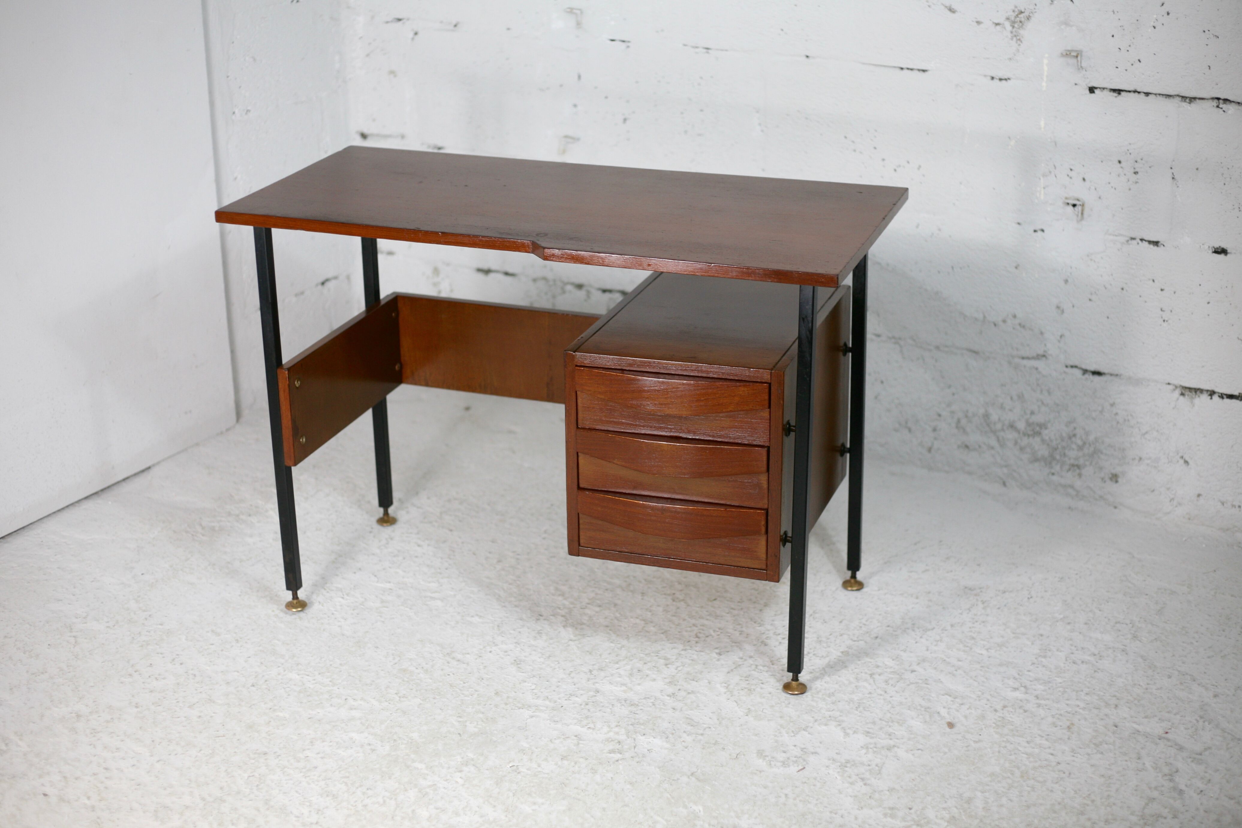 Bureau en bois léger, France, circa 1950