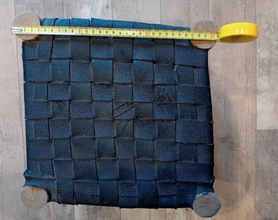 Stool made from lemon wood and recycled tires