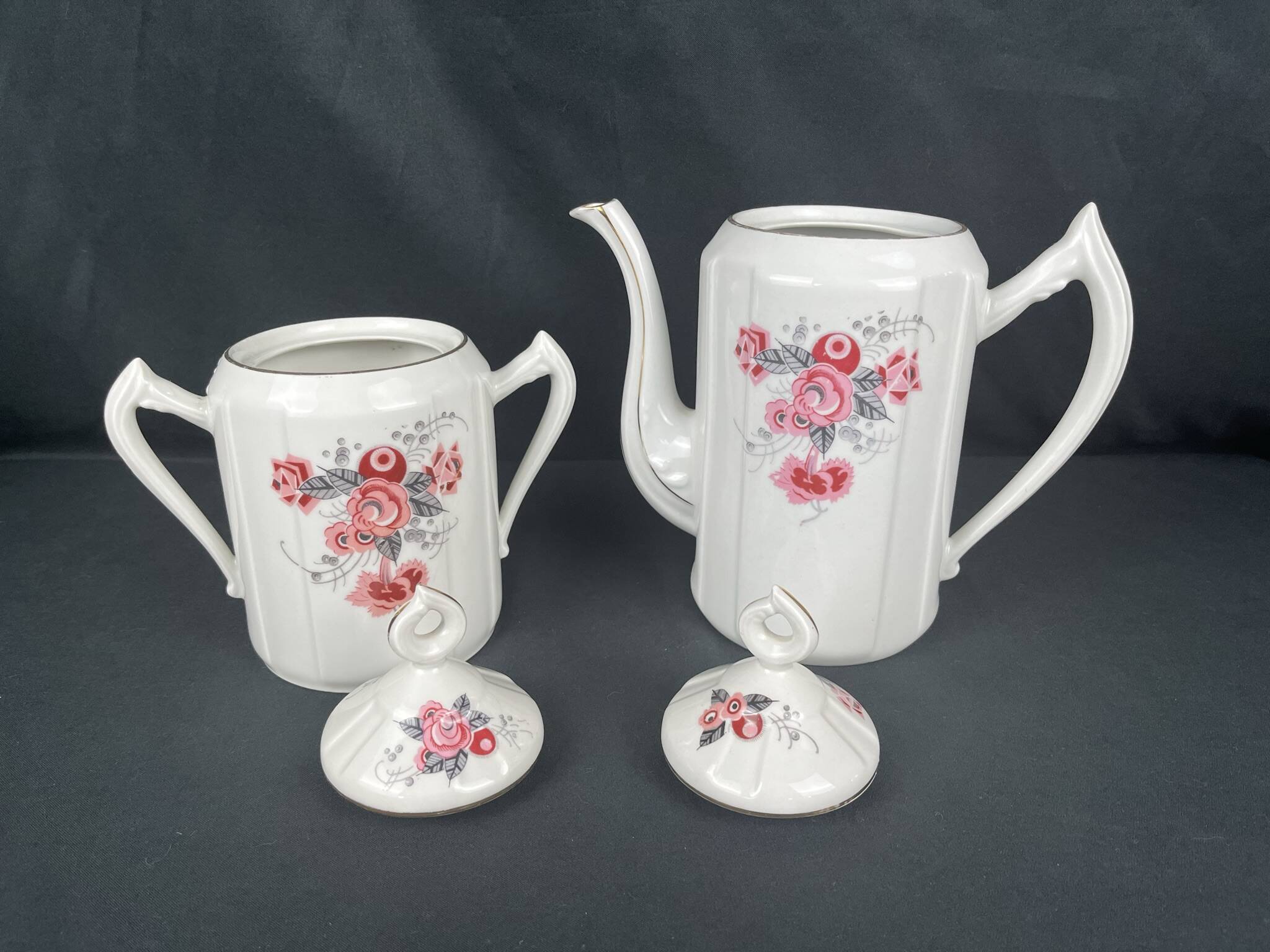 Art Deco, Porcelain jug and sugar bowl with flower decoration circa 1930