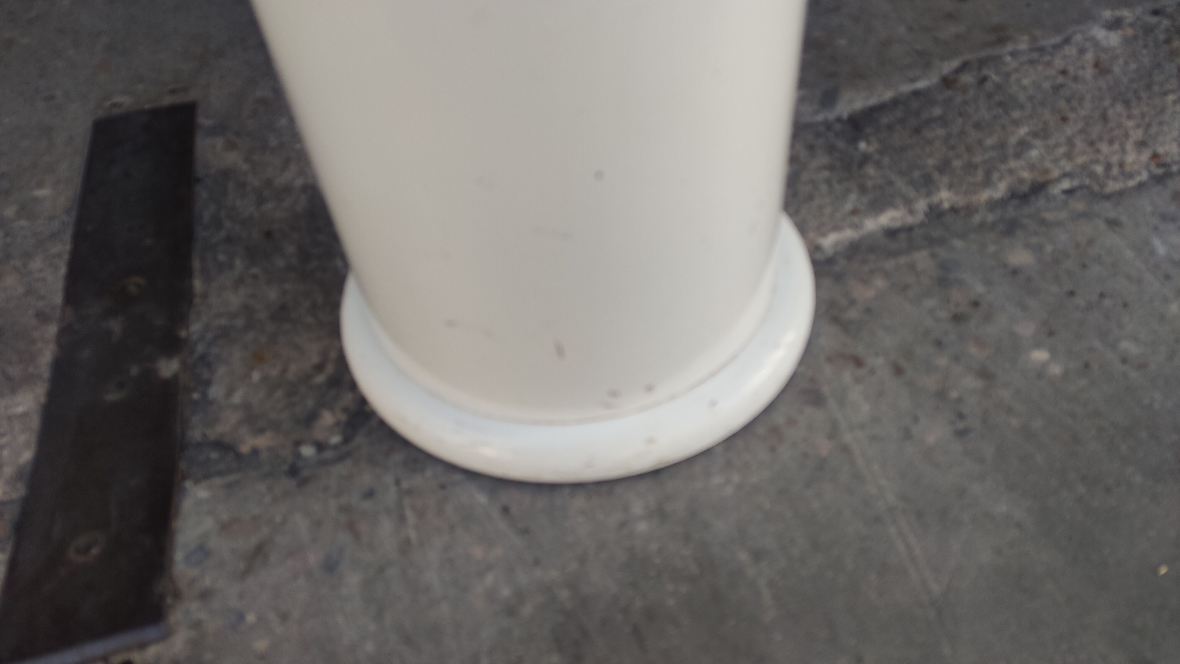 Lipstick floor mirror