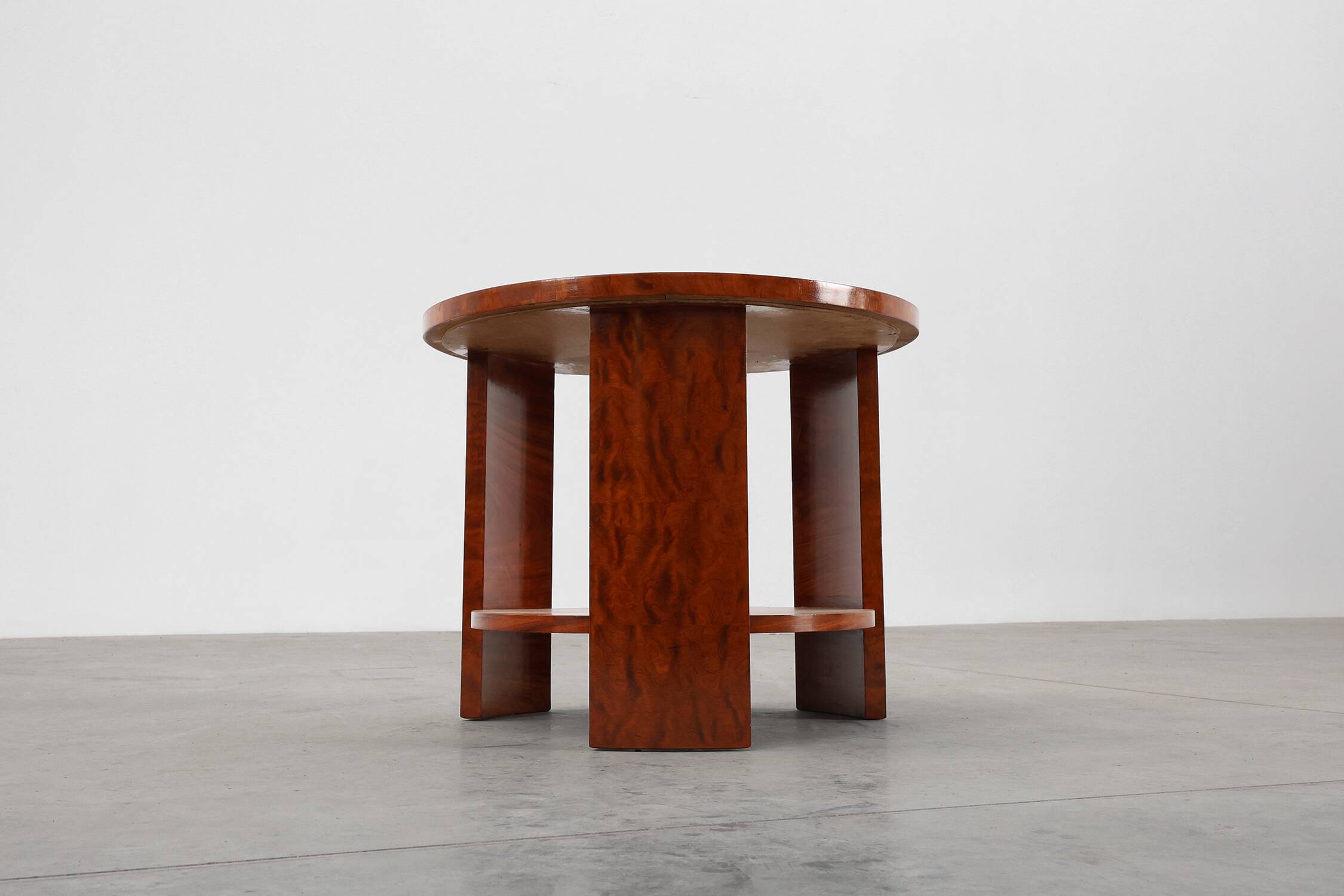 Round Art Deco coffee table in burl veneer, France ca. 1920