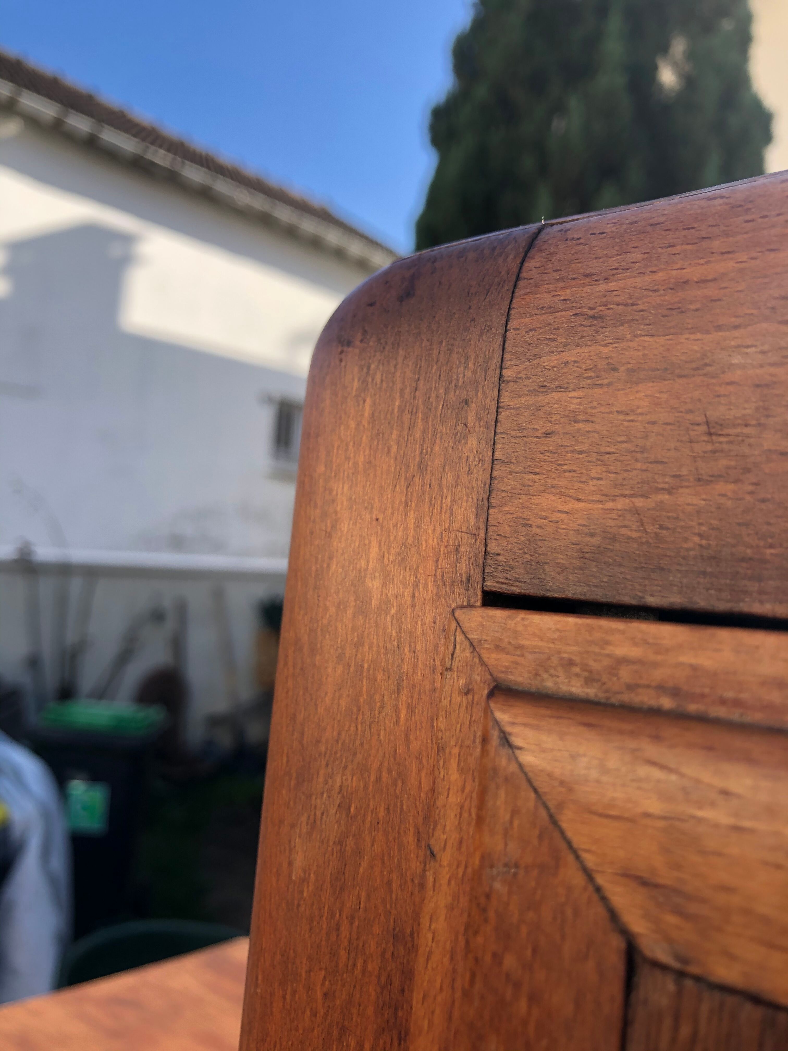 Asymmetrical cabinet