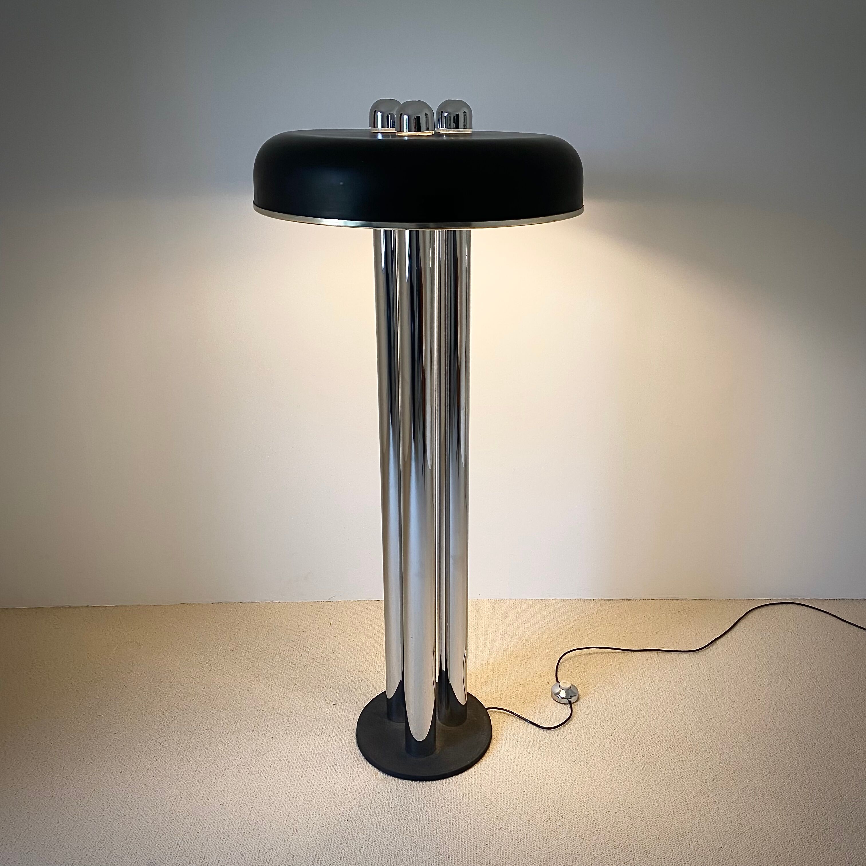 Design floor lamp Edera Radice produced by Sagim