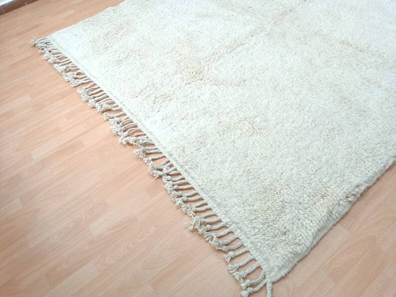 Handwoven white wool rug, traditional style, size 150 x 250 cm