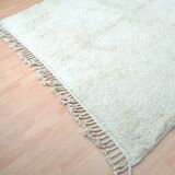 Handwoven white wool rug, traditional style, size 150 x 250 cm