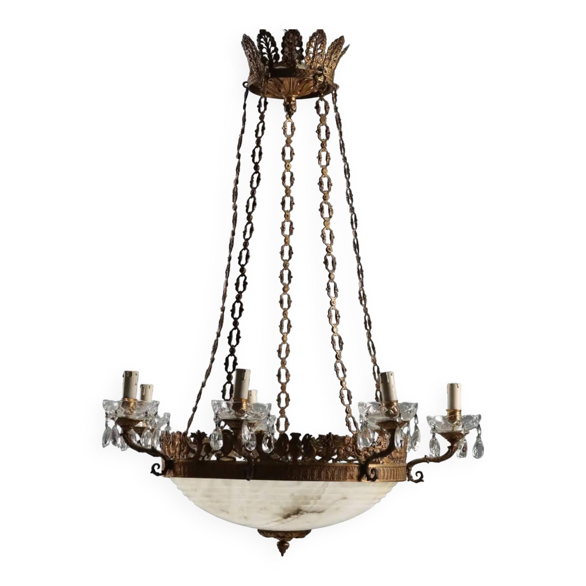 Antique chandelier in gilded bronze with neoclassical decorations from the 19th century.